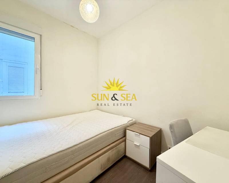 3 soverom Leilighet til leie i Alicante by - € 1 690 (Ref: 9688593)