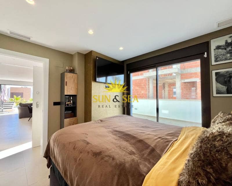 5 bedroom Villa for sale in Algorfa with pool garage - € 799,000 (Ref: 9694242)