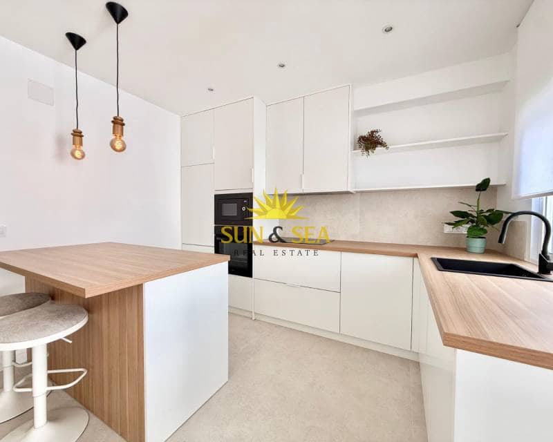 2 bedroom Townhouse for rent in Torrevieja - € 800 (Ref: 9699821)