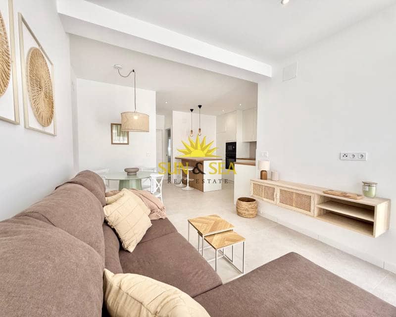 2 bedroom Townhouse for rent in Torrevieja - € 800 (Ref: 9699821)