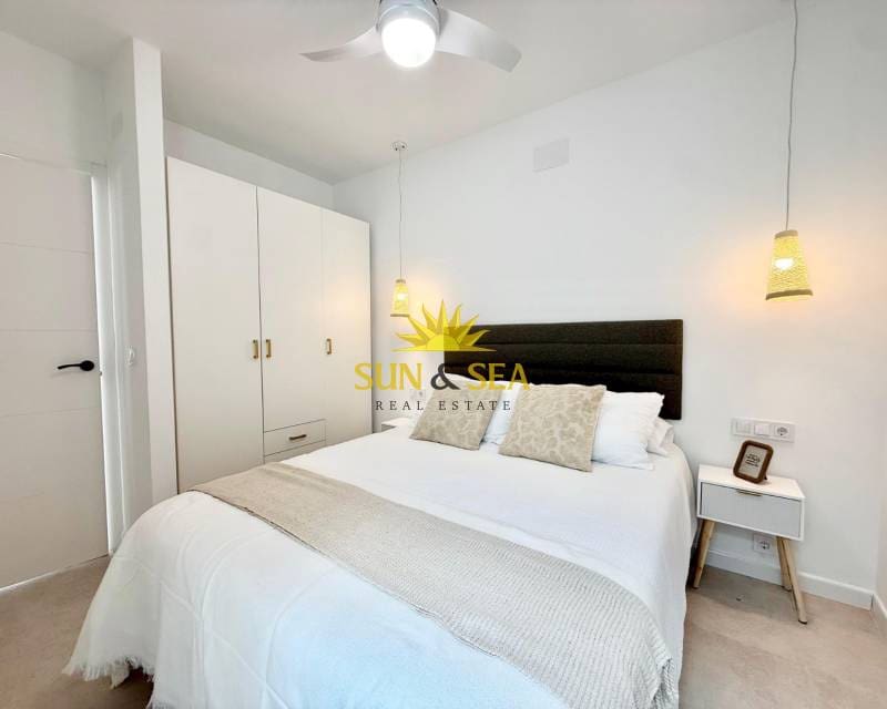 2 bedroom Townhouse for rent in Torrevieja - € 800 (Ref: 9699821)