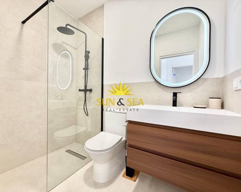 2 bedroom Townhouse for rent in Torrevieja - € 800 (Ref: 9699821)