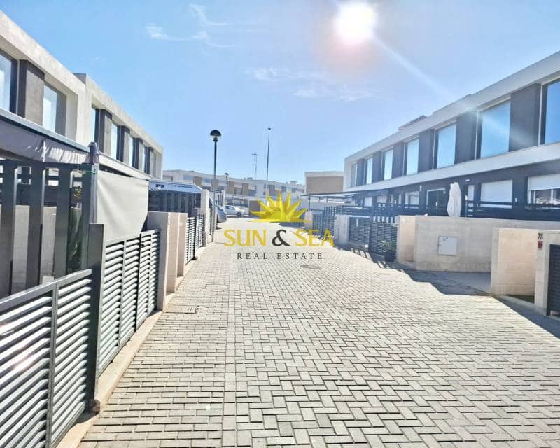 3 sovrum Hus till salu i Gran Alacant med pool - 299 000 € (Ref: 9699823)