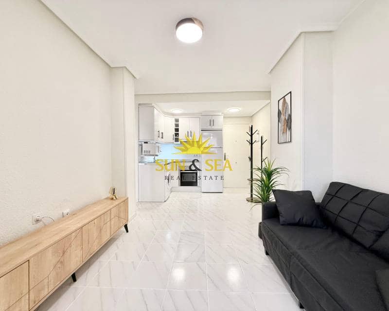 1 bedroom Penthouse for rent in Torrevieja - € 850 (Ref: 9707724)