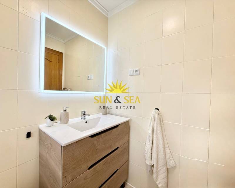1 bedroom Penthouse for rent in Torrevieja - € 850 (Ref: 9707724)