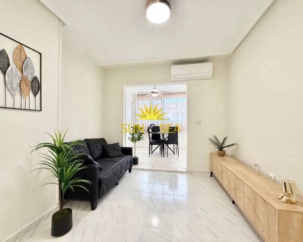 1 bedroom Penthouse for rent in Avenida Habaneras - Curva de Palangre, Torrevieja - € 850 (Ref: 9707724)