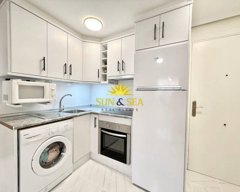 1 bedroom Penthouse for rent in Torrevieja - € 850 (Ref: 9707724)