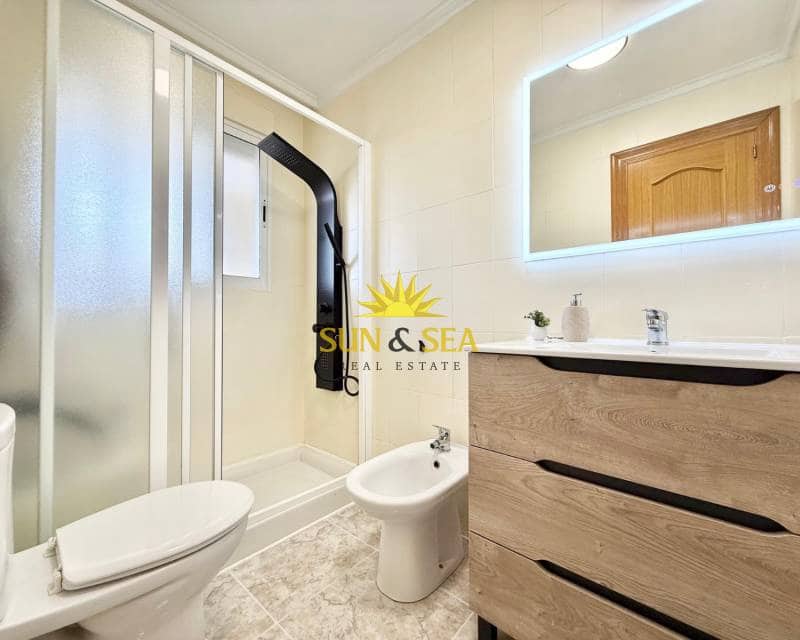1 bedroom Penthouse for rent in Torrevieja - € 850 (Ref: 9707724)