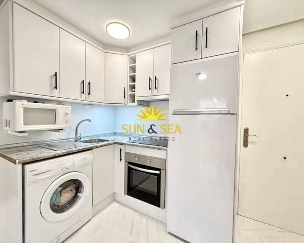 1 bedroom Penthouse for rent in Avenida Habaneras - Curva de Palangre, Torrevieja - € 850 (Ref: 9707724)
