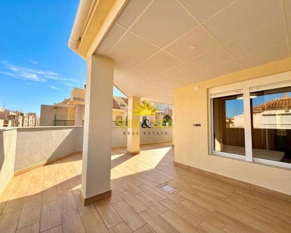 1 bedroom Penthouse for rent in Avenida Habaneras - Curva de Palangre, Torrevieja - € 850 (Ref: 9707724)