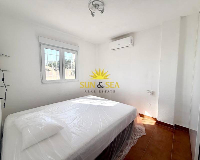 2 Zimmer Apartment zu verkaufen in Torrevieja mit Pool - 160.000 € (Ref: 9713520)