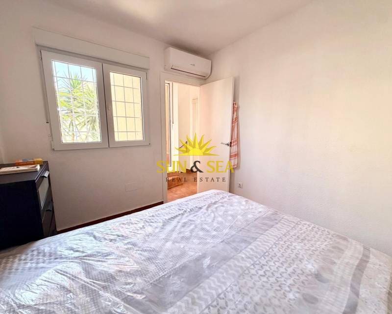 2 Zimmer Apartment zu verkaufen in Torrevieja mit Pool - 160.000 € (Ref: 9713520)