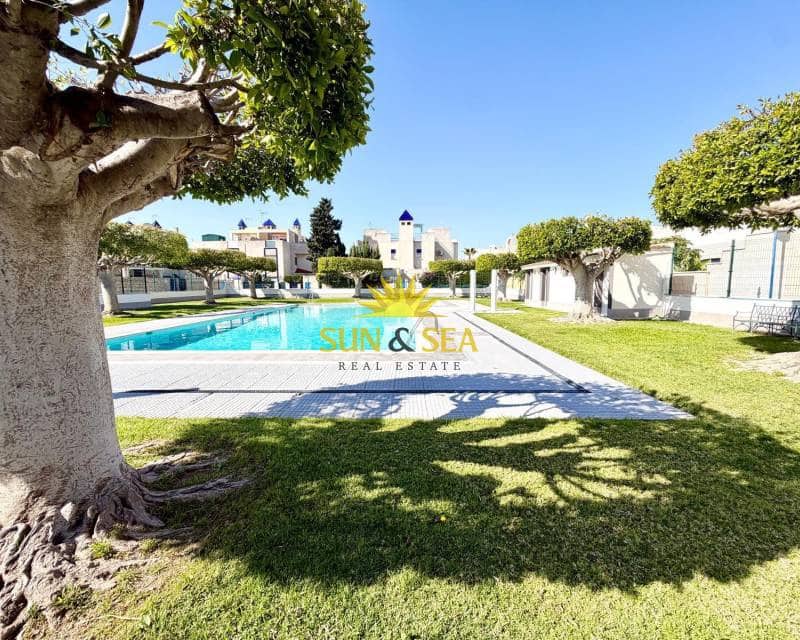 2 Zimmer Apartment zu verkaufen in Torrevieja mit Pool - 160.000 € (Ref: 9713520)