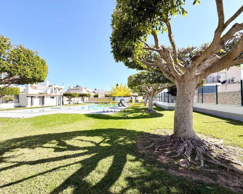 2 Zimmer Apartment zu verkaufen in Torrevieja mit Pool - 160.000 € (Ref: 9713520)