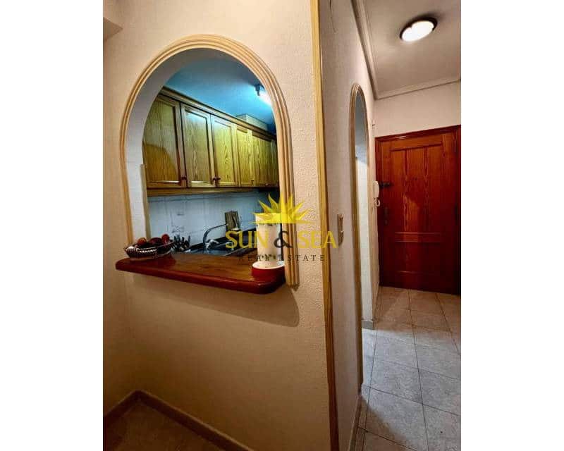 2 bedroom Penthouse for rent in Torrevieja with pool - € 750 (Ref: 9713877)