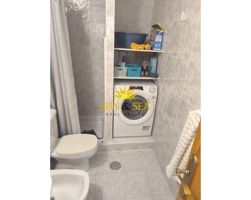 2 bedroom Penthouse for rent in Torrevieja with pool - € 750 (Ref: 9713877)