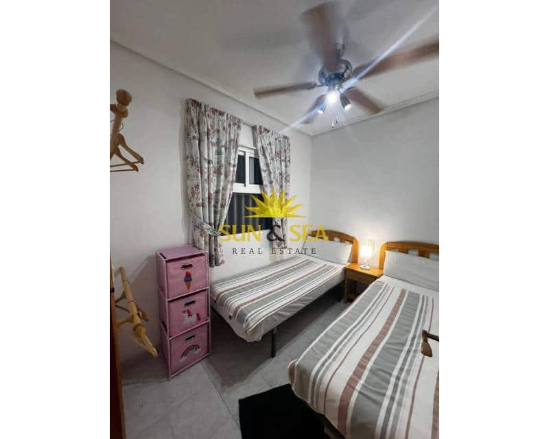 2 bedroom Penthouse for rent in Torrevieja with pool - € 750 (Ref: 9713877)