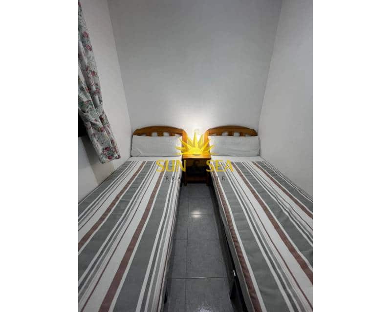 2 bedroom Penthouse for rent in Torrevieja with pool - € 750 (Ref: 9713877)