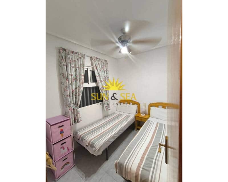 2 bedroom Penthouse for rent in Torrevieja with pool - € 750 (Ref: 9713877)