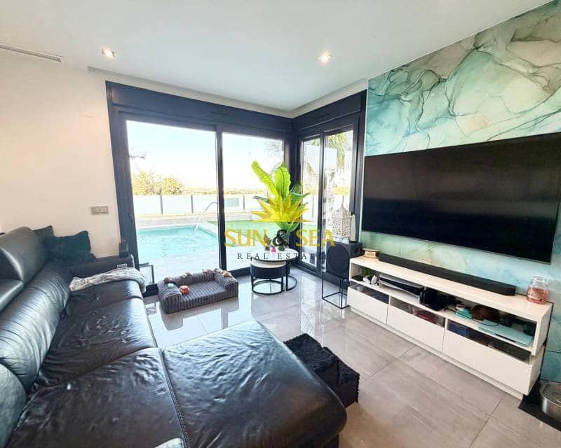 3 bedroom Villa for sale in Torrevieja with pool garage - € 650,000 (Ref: 9715652)