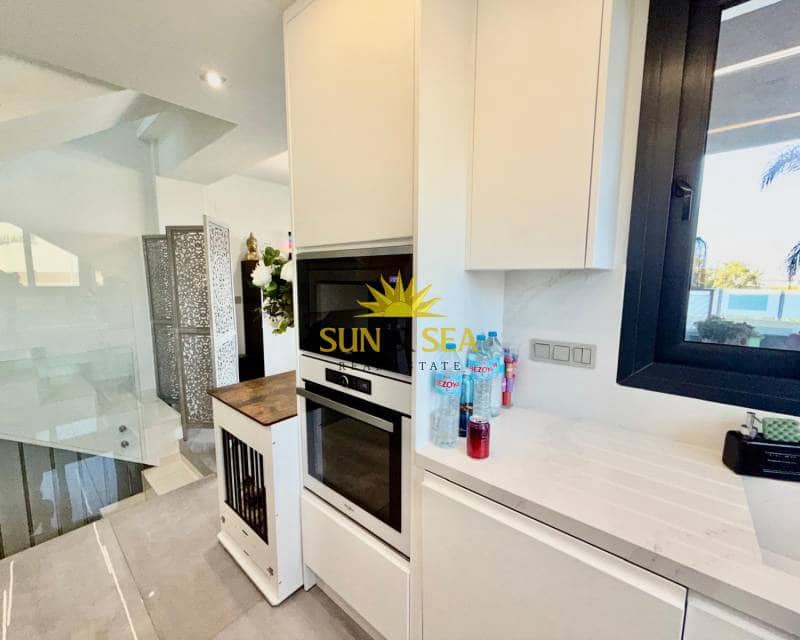 3 bedroom Villa for sale in Torrevieja with pool garage - € 650,000 (Ref: 9715652)