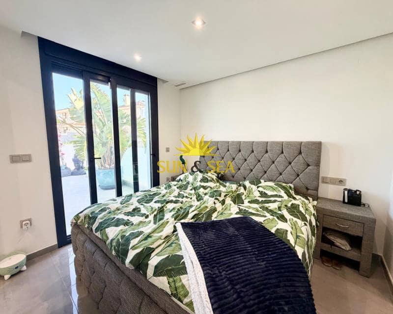 3 bedroom Villa for sale in Torrevieja with pool garage - € 650,000 (Ref: 9715652)