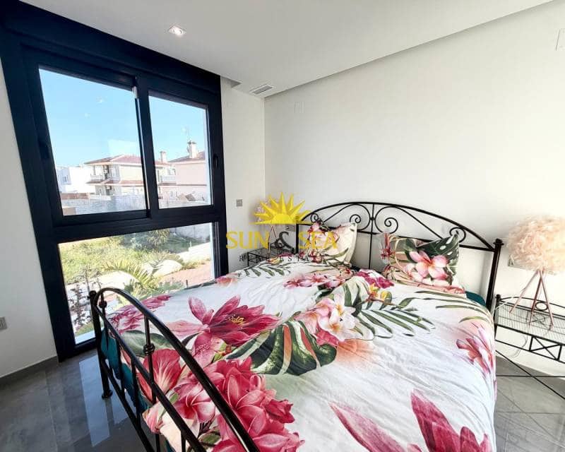 3 bedroom Villa for sale in Torrevieja with pool garage - € 650,000 (Ref: 9715652)