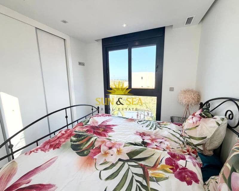 3 bedroom Villa for sale in Torrevieja with pool garage - € 650,000 (Ref: 9715652)