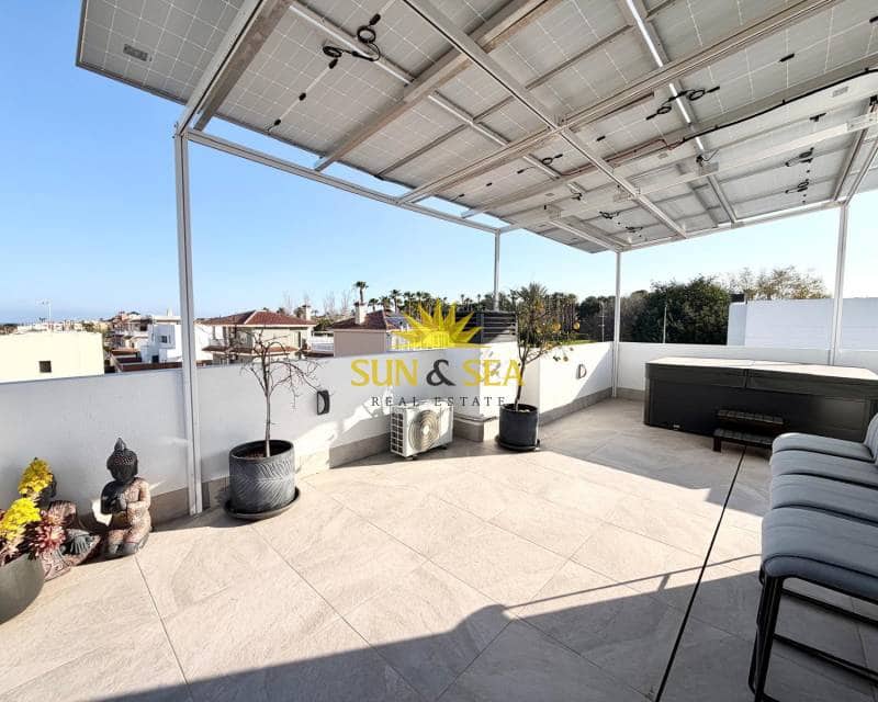 3 bedroom Villa for sale in Torrevieja with pool garage - € 650,000 (Ref: 9715652)