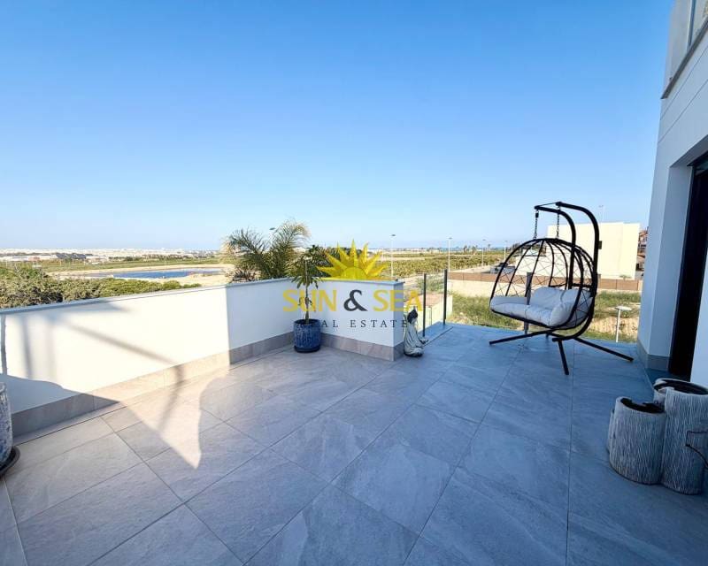 3 bedroom Villa for sale in Torrevieja with pool garage - € 650,000 (Ref: 9715652)