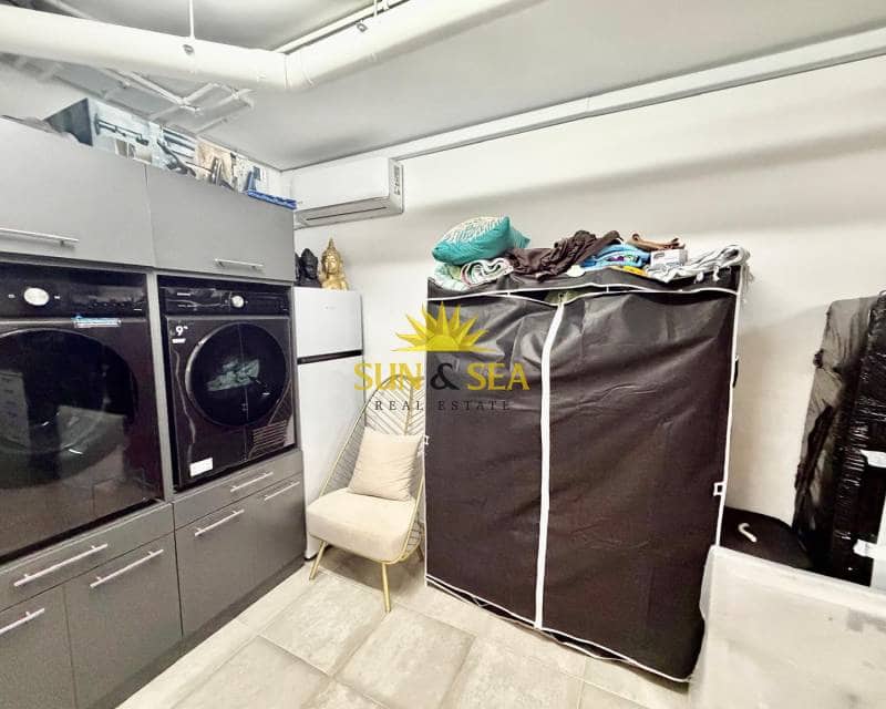 3 bedroom Villa for sale in Torrevieja with pool garage - € 650,000 (Ref: 9715652)