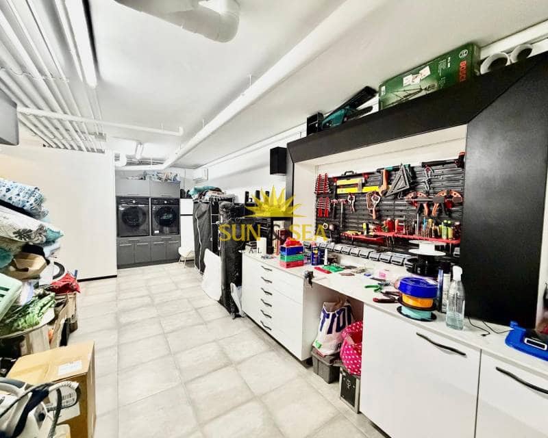 3 bedroom Villa for sale in Torrevieja with pool garage - € 650,000 (Ref: 9715652)