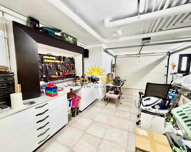 3 bedroom Villa for sale in Torrevieja with pool garage - € 650,000 (Ref: 9715652)