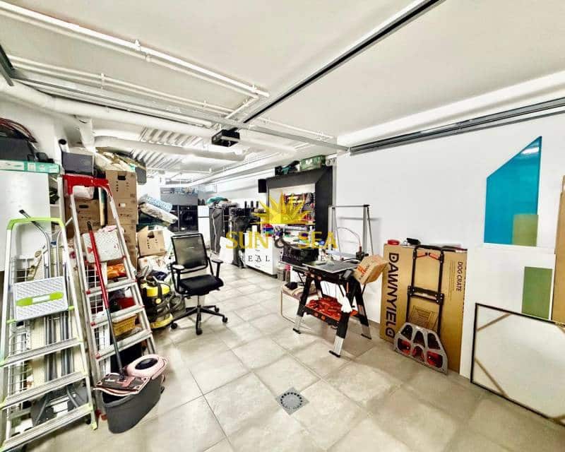 3 bedroom Villa for sale in Torrevieja with pool garage - € 650,000 (Ref: 9715652)