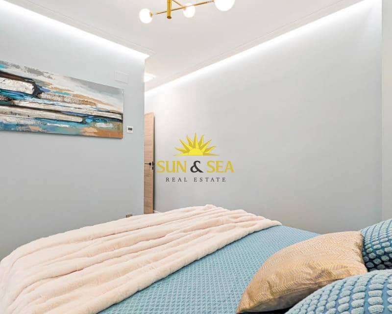 2 soverom Leilighet til salgs i Torrevieja - € 174 800 (Ref: 9716675)