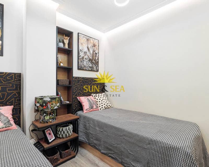 2 soverom Leilighet til salgs i Torrevieja - € 174 800 (Ref: 9716675)