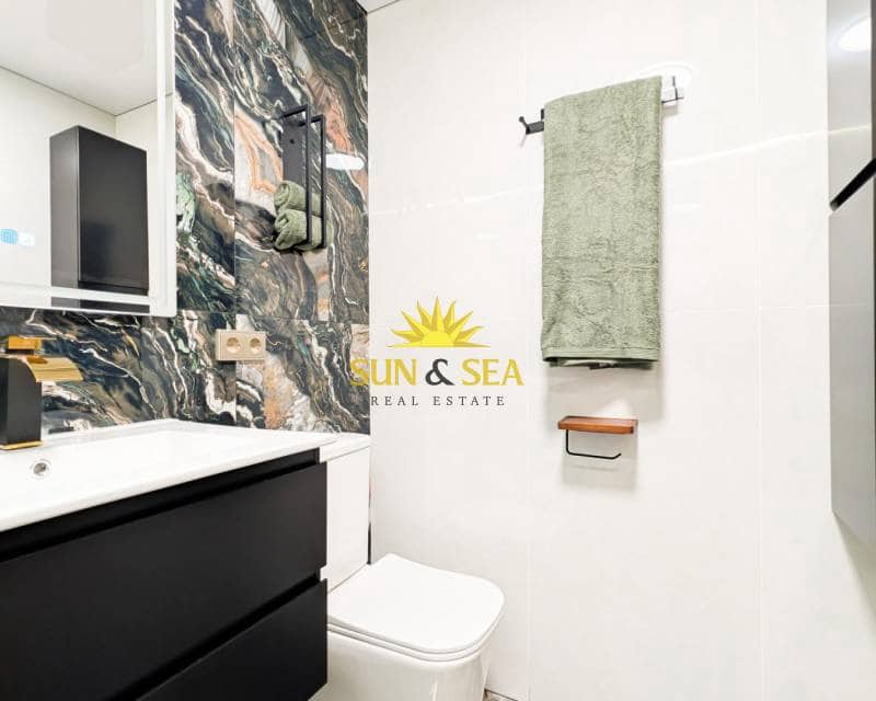 2 soverom Leilighet til salgs i Torrevieja - € 174 800 (Ref: 9716675)