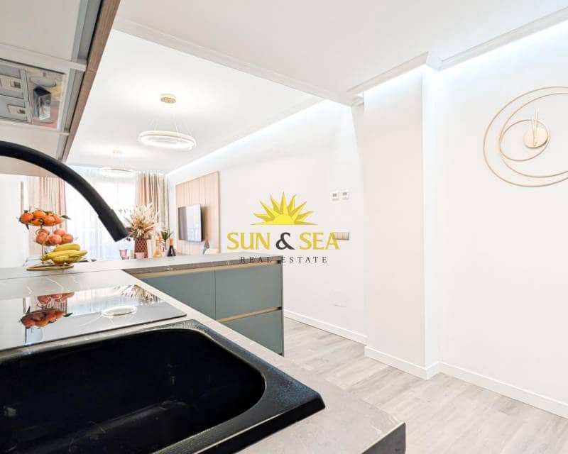 2 soverom Leilighet til salgs i Torrevieja - € 174 800 (Ref: 9716675)