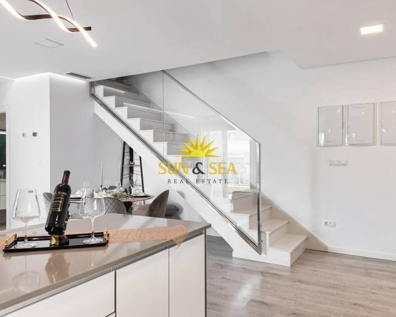 2 makuuhuone Kattohuoneisto myytävänä paikassa Villamartin mukana uima-altaan - 338 800 € (Ref: 9716676)