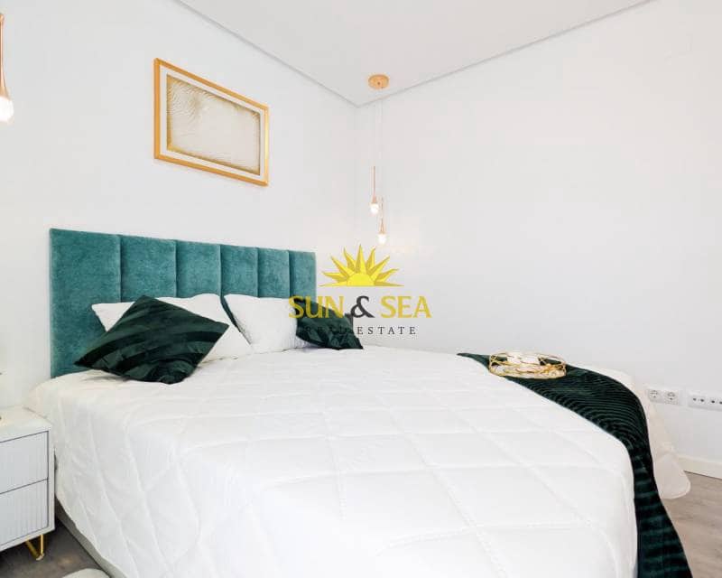 2 makuuhuone Kattohuoneisto myytävänä paikassa Villamartin mukana uima-altaan - 338 800 € (Ref: 9716676)