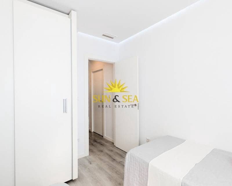 2 makuuhuone Kattohuoneisto myytävänä paikassa Villamartin mukana uima-altaan - 338 800 € (Ref: 9716676)