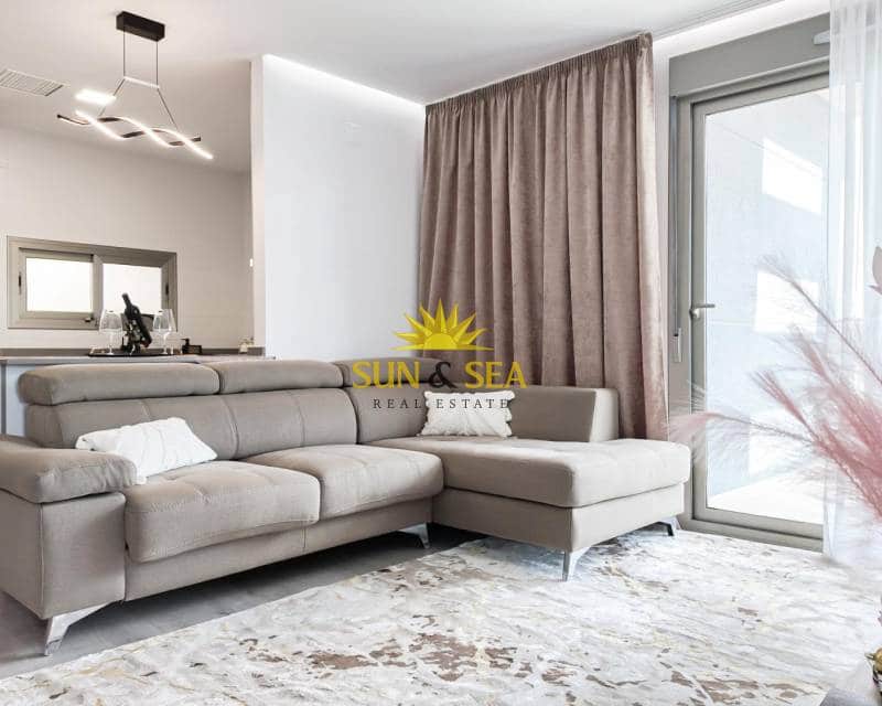 2 makuuhuone Kattohuoneisto myytävänä paikassa Villamartin mukana uima-altaan - 338 800 € (Ref: 9716676)