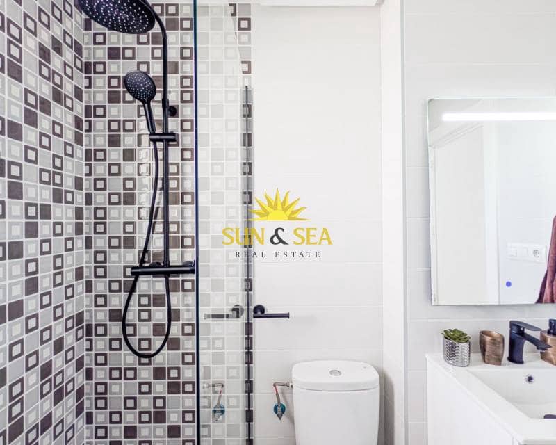 2 makuuhuone Kattohuoneisto myytävänä paikassa Villamartin mukana uima-altaan - 338 800 € (Ref: 9716676)