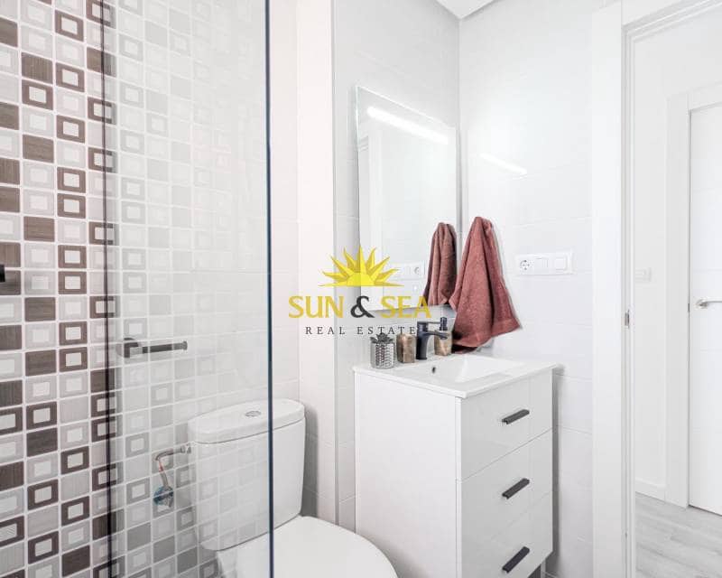 2 makuuhuone Kattohuoneisto myytävänä paikassa Villamartin mukana uima-altaan - 338 800 € (Ref: 9716676)