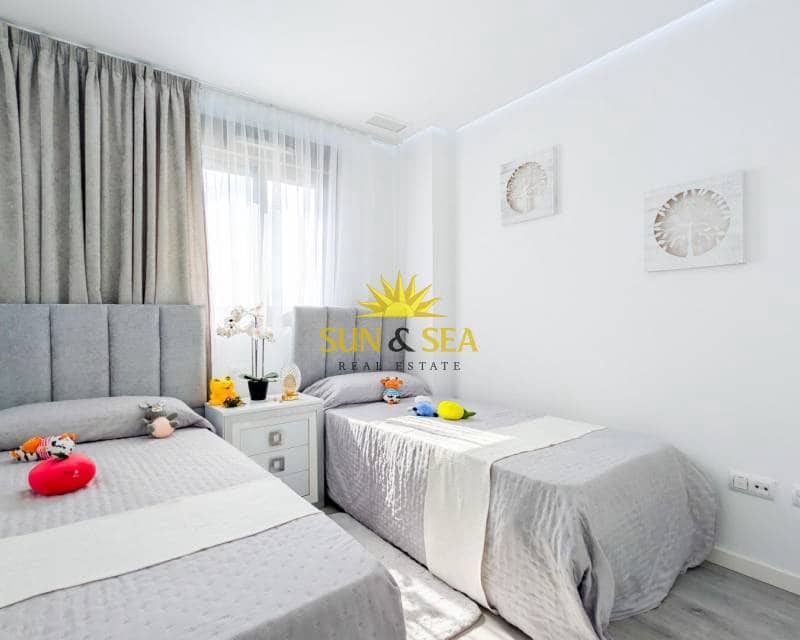 2 makuuhuone Kattohuoneisto myytävänä paikassa Villamartin mukana uima-altaan - 338 800 € (Ref: 9716676)