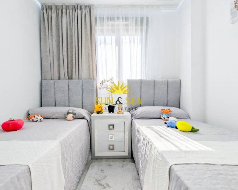 2 makuuhuone Kattohuoneisto myytävänä paikassa Villamartin mukana uima-altaan - 338 800 € (Ref: 9716676)