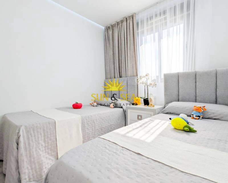 2 makuuhuone Kattohuoneisto myytävänä paikassa Villamartin mukana uima-altaan - 338 800 € (Ref: 9716676)