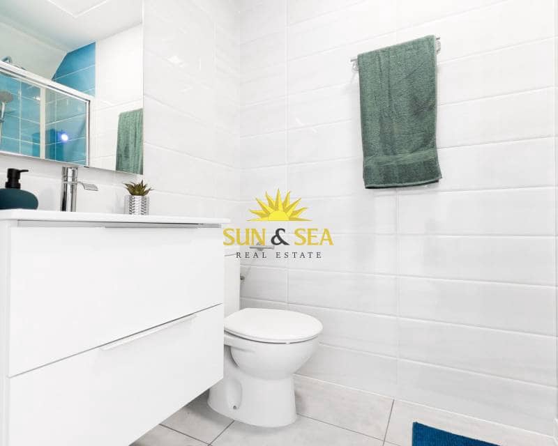 2 makuuhuone Kattohuoneisto myytävänä paikassa Villamartin mukana uima-altaan - 338 800 € (Ref: 9716676)