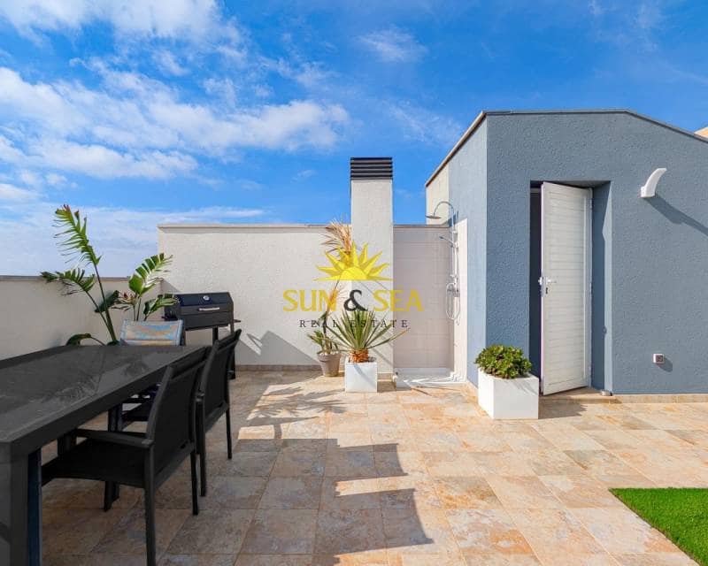 2 makuuhuone Kattohuoneisto myytävänä paikassa Villamartin mukana uima-altaan - 338 800 € (Ref: 9716676)