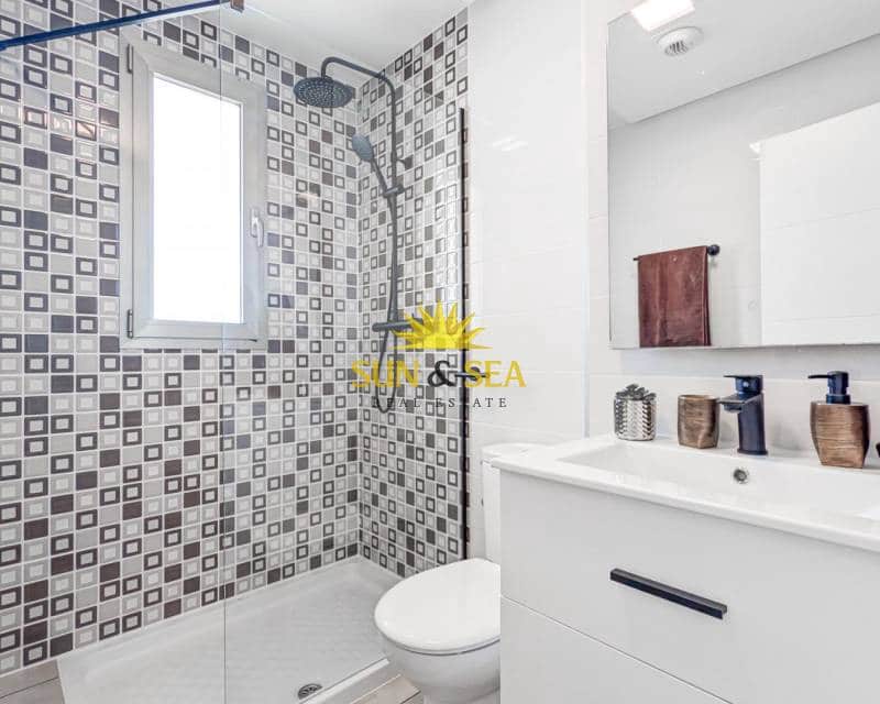 2 makuuhuone Kattohuoneisto myytävänä paikassa Villamartin mukana uima-altaan - 338 800 € (Ref: 9716676)